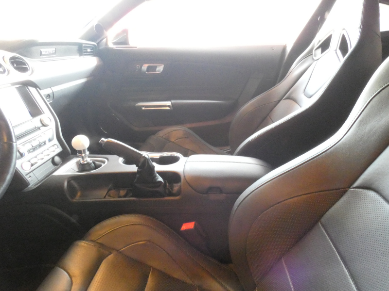 フォード マスタング BULLITT    2020年ﾓﾃﾞﾙ 6MT&ﾚﾌﾞﾏｯﾁ ﾚｶﾛﾚｻﾞｰｼｰﾄ 19AW Brembo 可変ﾏﾌﾗｰ AppleCarPlay　2年保証