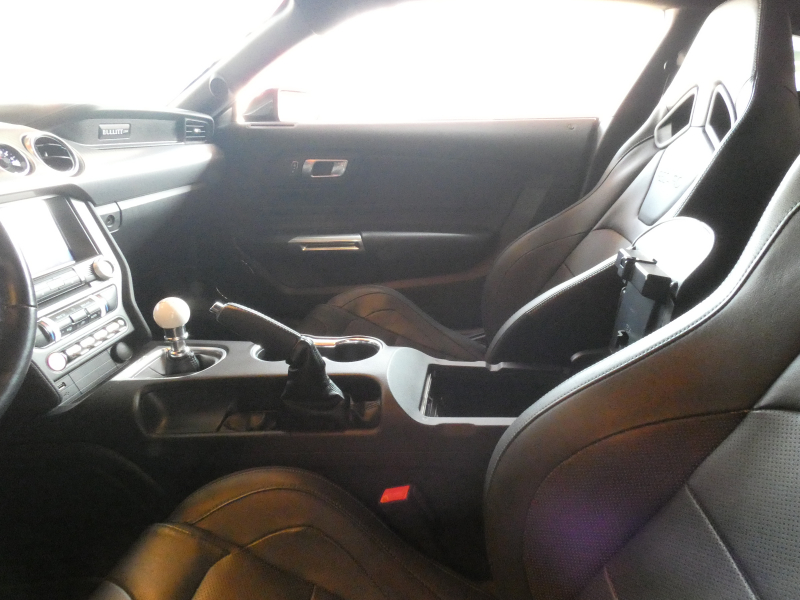 フォード マスタング BULLITT    2020年ﾓﾃﾞﾙ 6MT&ﾚﾌﾞﾏｯﾁ ﾚｶﾛﾚｻﾞｰｼｰﾄ 19AW Brembo 可変ﾏﾌﾗｰ AppleCarPlay　2年保証