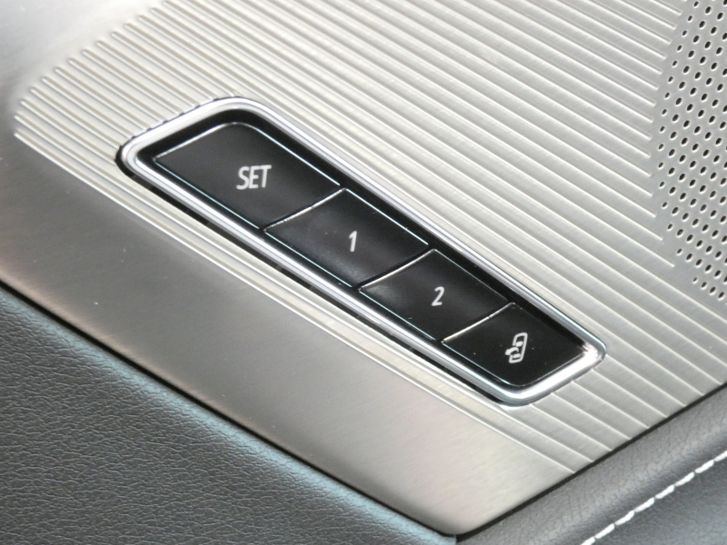 シボレー コルベット 2LT Z51ﾊﾟﾌｫｰﾏﾝｽPKG　正規D車 2023yﾓﾃﾞﾙ  黒革ｼｰﾄ ｼｰﾄﾋｰﾀｰ&ﾍﾞﾝﾁﾚｰﾀｰ Aｶｰﾌﾟﾚｲ ﾌﾛﾝﾄﾘﾌﾀｰ ｸﾙｺﾝ　2年保証