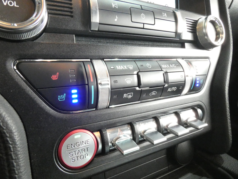 フォード マスタング GTﾌﾟﾚﾐｱﾑ    2018年ﾓﾃﾞﾙ 401A 黒革 HRE20AW  AppleCarPlay　2年保証