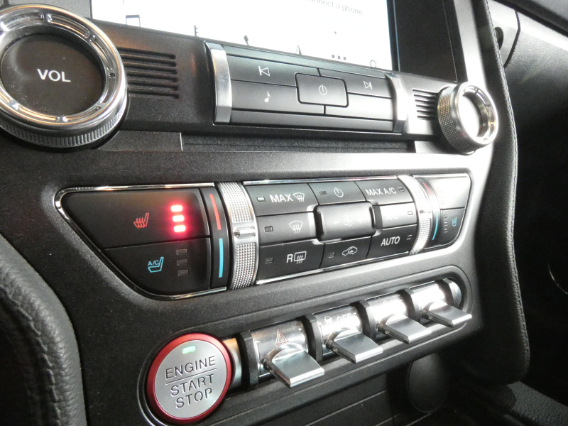 フォード マスタング GTﾌﾟﾚﾐｱﾑ    2018年ﾓﾃﾞﾙ 401A 黒革 HRE20AW  AppleCarPlay　2年保証