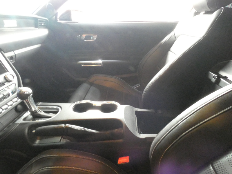 フォード マスタング GTﾌﾟﾚﾐｱﾑ    2018年ﾓﾃﾞﾙ 401A 黒革 HRE20AW  AppleCarPlay　2年保証