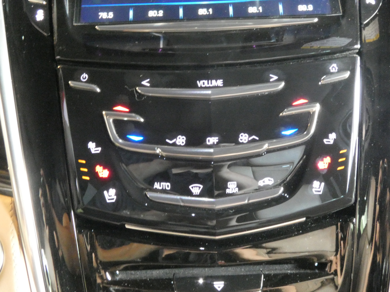 キャデラック エスカレード ﾌﾟﾗﾁﾅﾑ　正規D車  ﾍﾞｰｼﾞｭ革 ｻﾝﾙｰﾌ BOSE  ﾅﾋﾞTV Aｶｰﾌﾟﾚｲ LEDﾍｯﾄﾞﾗｲﾄ Bｶﾒﾗ　2年保証