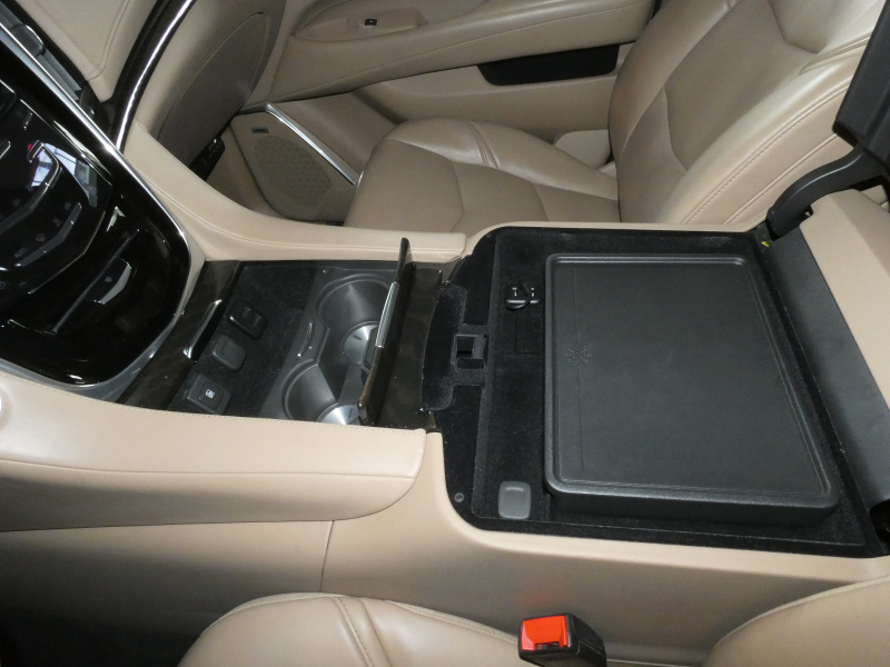 キャデラック エスカレード ﾌﾟﾗﾁﾅﾑ　正規D車  ﾍﾞｰｼﾞｭ革 ｻﾝﾙｰﾌ BOSE  ﾅﾋﾞTV Aｶｰﾌﾟﾚｲ LEDﾍｯﾄﾞﾗｲﾄ Bｶﾒﾗ　2年保証