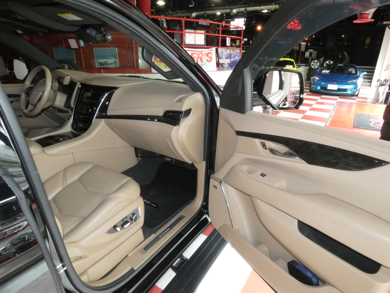 キャデラック エスカレード ﾌﾟﾗﾁﾅﾑ　正規D車  ﾍﾞｰｼﾞｭ革 ｻﾝﾙｰﾌ BOSE  ﾅﾋﾞTV Aｶｰﾌﾟﾚｲ LEDﾍｯﾄﾞﾗｲﾄ Bｶﾒﾗ　2年保証