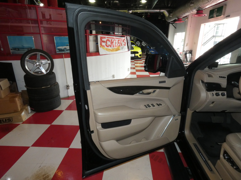 キャデラック エスカレード ﾌﾟﾗﾁﾅﾑ　正規D車  ﾍﾞｰｼﾞｭ革 ｻﾝﾙｰﾌ BOSE  ﾅﾋﾞTV Aｶｰﾌﾟﾚｲ LEDﾍｯﾄﾞﾗｲﾄ Bｶﾒﾗ　2年保証