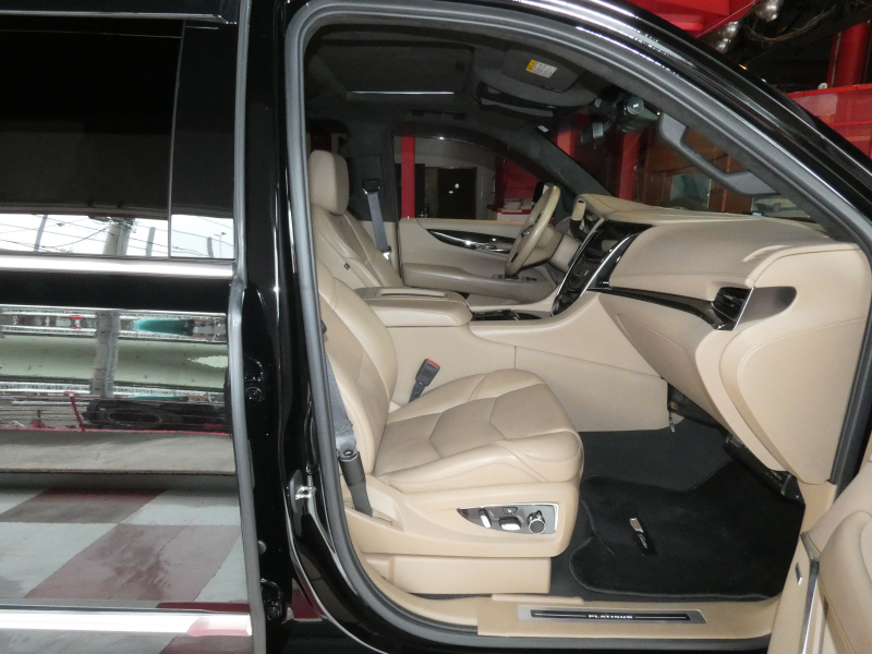 キャデラック エスカレード ﾌﾟﾗﾁﾅﾑ　正規D車  ﾍﾞｰｼﾞｭ革 ｻﾝﾙｰﾌ BOSE  ﾅﾋﾞTV Aｶｰﾌﾟﾚｲ LEDﾍｯﾄﾞﾗｲﾄ Bｶﾒﾗ　2年保証