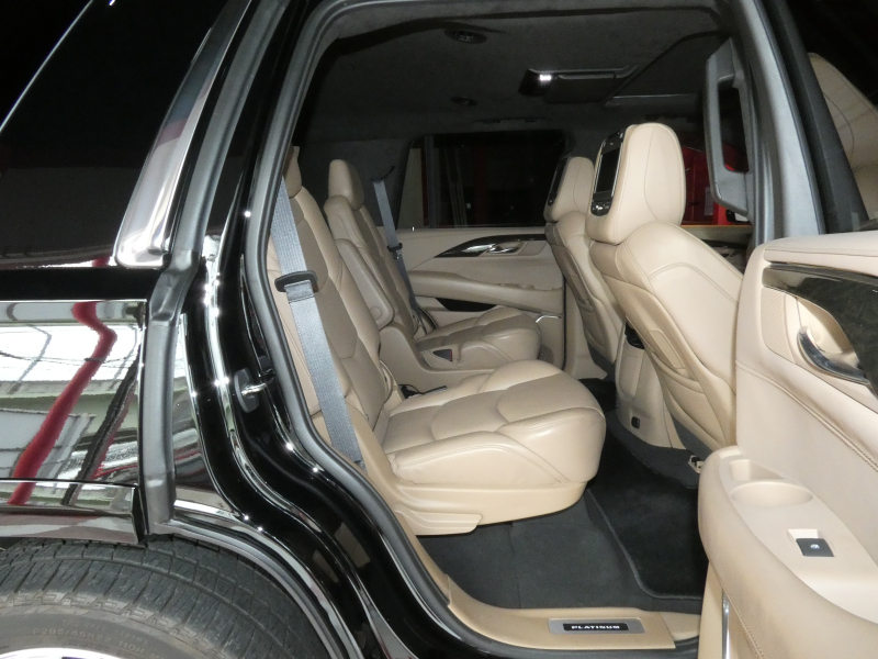 キャデラック エスカレード ﾌﾟﾗﾁﾅﾑ　正規D車  ﾍﾞｰｼﾞｭ革 ｻﾝﾙｰﾌ BOSE  ﾅﾋﾞTV Aｶｰﾌﾟﾚｲ LEDﾍｯﾄﾞﾗｲﾄ Bｶﾒﾗ　2年保証