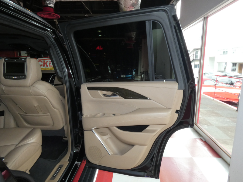 キャデラック エスカレード ﾌﾟﾗﾁﾅﾑ　正規D車  ﾍﾞｰｼﾞｭ革 ｻﾝﾙｰﾌ BOSE  ﾅﾋﾞTV Aｶｰﾌﾟﾚｲ LEDﾍｯﾄﾞﾗｲﾄ Bｶﾒﾗ　2年保証