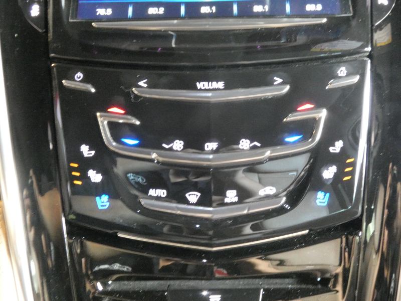 キャデラック エスカレード ﾌﾟﾗﾁﾅﾑ　正規D車  ﾍﾞｰｼﾞｭ革 ｻﾝﾙｰﾌ BOSE  ﾅﾋﾞTV Aｶｰﾌﾟﾚｲ LEDﾍｯﾄﾞﾗｲﾄ Bｶﾒﾗ　2年保証