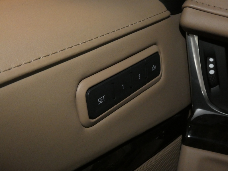 キャデラック エスカレード ﾌﾟﾗﾁﾅﾑ　正規D車  ﾍﾞｰｼﾞｭ革 ｻﾝﾙｰﾌ BOSE  ﾅﾋﾞTV Aｶｰﾌﾟﾚｲ LEDﾍｯﾄﾞﾗｲﾄ Bｶﾒﾗ　2年保証