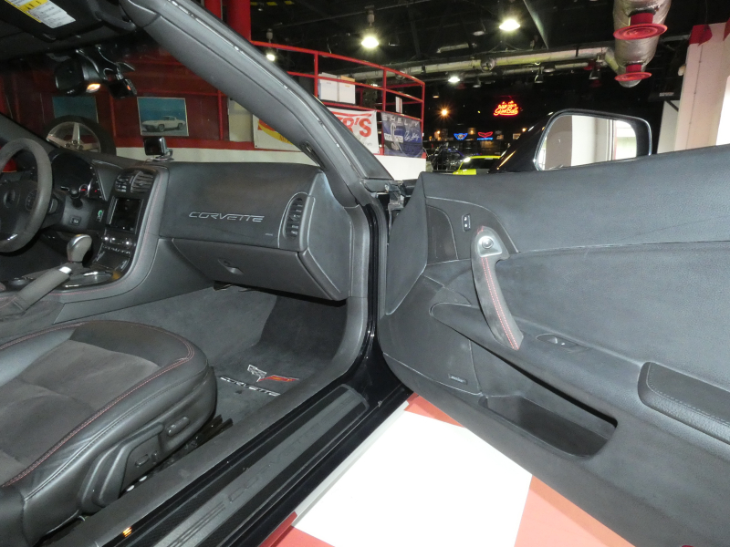 シボレー コルベット ｸﾞﾗﾝｽﾎﾟｰﾂ 100thｾﾝﾃﾆｱﾙED限定車 正規D車 2012yﾓﾃﾞﾙ 黒ｺﾝﾋﾞ革 専用18/19ｲﾝﾁAW ｼｰﾄﾋｰﾀｰ ﾅﾋﾞTV　2年保証