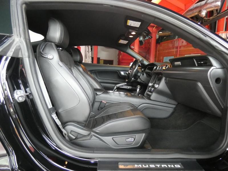 フォード マスタング GTﾌﾟﾚﾐｱﾑ  2018年ﾓﾃﾞﾙ 6MT GTﾊﾟﾌｫｰﾏﾝｽPKG 黒革 19AW Brembo 可変ﾏﾌﾗｰ AppleCarPlay 2年保証
