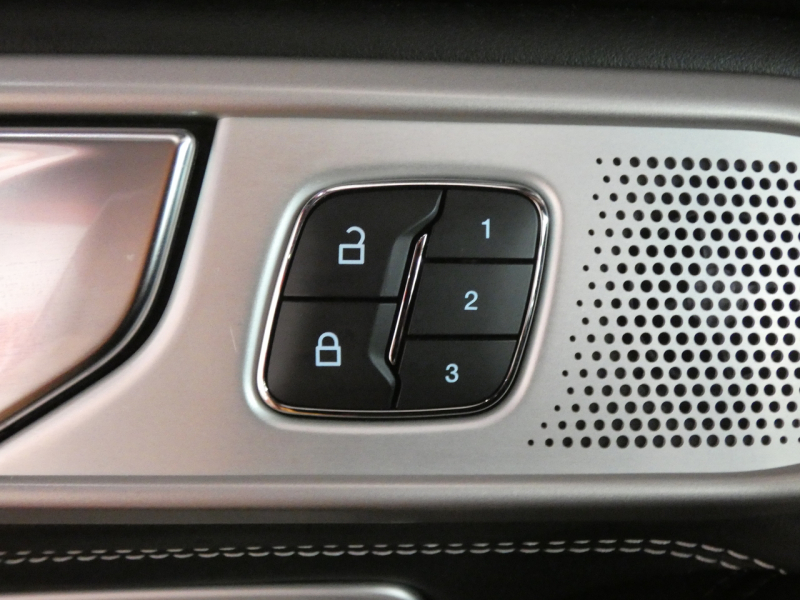 フォード エクスプローラー ST　2021年ﾓﾃﾞﾙ 新並 黒革 ｻﾝﾙｰﾌ Aｶｰﾌﾟﾚｲ ｼｰﾄﾋｰﾀｰ&ﾍﾞﾝﾁﾚｰﾀｰ FSB360ｶﾒﾗ ETC　2年保証