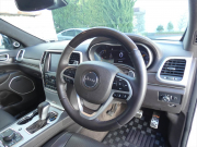 ジープ グランドチェロキー ｻﾐｯﾄ　茶革 ﾌﾟｯｼｭｽﾀｰﾄ&ｽﾄｯﾌﾟ ｼｰﾄﾋｰﾀｰ ﾅﾋﾞTV ﾊﾟﾉﾗﾏｻﾝﾙｰﾌ ﾊｰﾏﾝｶｰﾄﾞﾝｻｳﾝﾄﾞ 純正20ｲﾝﾁAW ﾌﾛﾝﾄｻｲﾄﾞﾊﾞｯｸｶﾒﾗ　2年保証