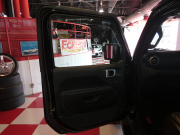 ジープ ラングラー ｱﾝﾘﾐﾃｯﾄﾞ ｻﾊﾗ　正規D車 2020yﾓﾃﾞﾙ 黒革 ｼｰﾄﾋｰﾀｰ 純正ﾅﾋﾞTV 社外ｵｰﾄｽﾃｯﾌﾟ 社外F&Rﾊﾞﾝﾊﾟｰ LEDﾍｯﾄﾞﾗｲﾄ　2年保証