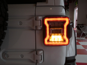 ジープ ラングラー ｱﾝﾘﾐﾃｯﾄﾞ ｻﾊﾗ　正規D車 2020yﾓﾃﾞﾙ 黒革 ｼｰﾄﾋｰﾀｰ 純正ﾅﾋﾞTV 社外ｻｲﾄﾞｽﾃｯﾌﾟ 社外17ｲﾝﾁAW LEDﾍｯﾄﾞﾗｲﾄ　2年保証