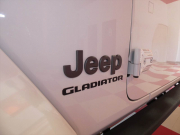 ジープ グラディエーター ﾙﾋﾞｺﾝ　正規D車 2022yﾓﾃﾞﾙ 茶革ｼｰﾄ ﾌﾟｯｼｭｽﾀｰﾄ ｼｰﾄﾋｰﾀｰ 純正ﾅﾋﾞTV Aｶｰﾌﾟﾚｲ 純正17ｲﾝﾁAW ﾊｰﾄﾞﾄﾉｶﾊﾞｰ Bｶﾒﾗ　2年保証