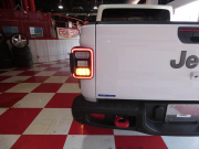 ジープ グラディエーター ﾙﾋﾞｺﾝ　正規D車 2022yﾓﾃﾞﾙ 茶革ｼｰﾄ ﾌﾟｯｼｭｽﾀｰﾄ ｼｰﾄﾋｰﾀｰ 純正ﾅﾋﾞTV Aｶｰﾌﾟﾚｲ 純正17ｲﾝﾁAW ﾊｰﾄﾞﾄﾉｶﾊﾞｰ Bｶﾒﾗ　2年保証