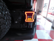 ジープ ラングラー ﾙﾋﾞｺﾝ 392　2021yﾓﾃﾞﾙ 新並 1ｵｰﾅｰ 黒革 ｽｶｲﾜﾝﾀｯﾁﾄｯﾌﾟ 可変ﾊﾞﾙﾌﾞﾏﾌﾗｰ 専用17ｲﾝﾁAW ｵｰﾄｽﾃｯﾌﾟ FOXｻｽ FSBｶﾒﾗ ETC　2年保証