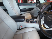 ジープ グランドチェロキー ｻﾐｯﾄ　正規D車 2019yﾓﾃﾞﾙ ﾎﾜｲﾄﾗｸﾞﾅﾚｻﾞｰ ｻﾝﾙｰﾌ 純正20ｲﾝﾁAW Aｶｰﾌﾟﾚｲ Bｶﾒﾗ　2年保証