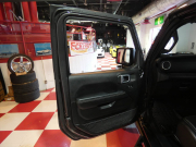 ジープ ラングラー ｱﾝﾘﾐﾃｯﾄﾞ ｻﾊﾗ　正規D車 2020yﾓﾃﾞﾙ 黒革 社外ﾊﾞﾝﾊﾟｰ ﾘﾌﾄｱｯﾌﾟ ｼﾞｪﾌﾟｾﾝ17ｲﾝﾁAW ﾅﾋﾞTV Aｶｰﾌﾟﾚｲ Bｶﾒﾗ　2年保証