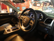 ジープ グランドチェロキー ｻﾐｯﾄ　正規D車 2019yﾓﾃﾞﾙ 黒革 ｻﾝﾙｰﾌ 純正20ｲﾝﾁAW Aｶｰﾌﾟﾚｲ Bｶﾒﾗ　2年保証